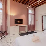 Tadomo - Corte Del Cafetier Apartman *